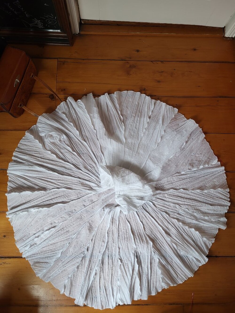 GUESS White Lightweight spring summer Skirt Midi - Picture 2 of 13